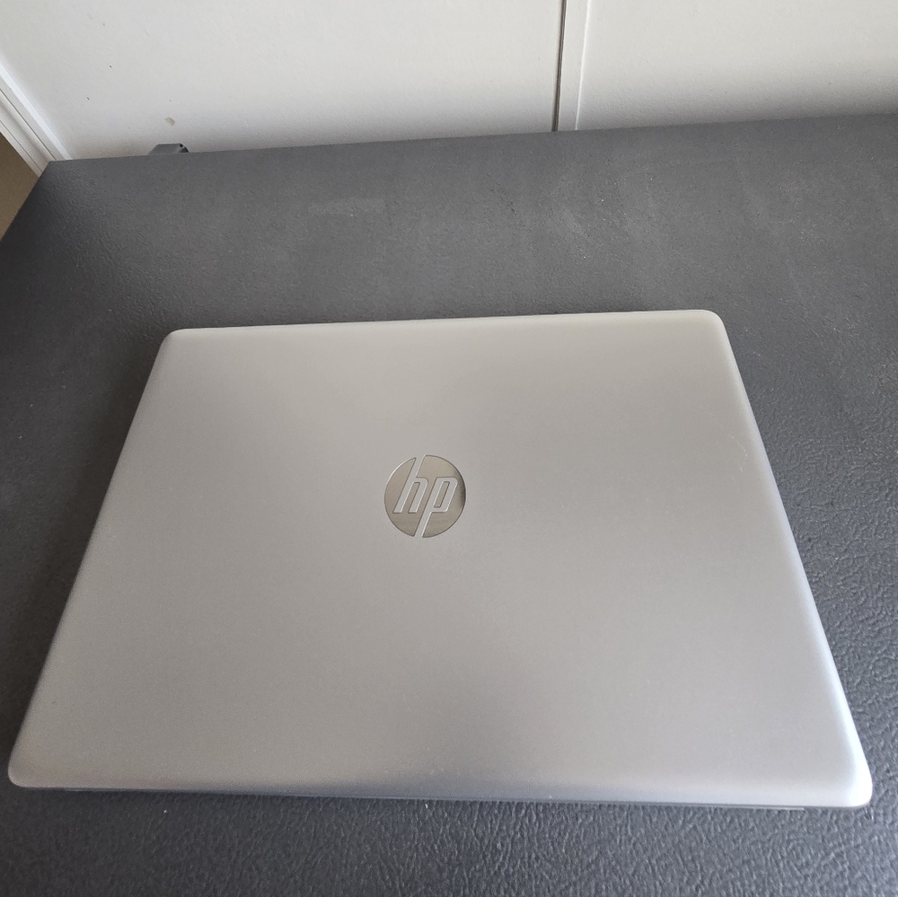 HP 15-da 0053wm Laptop